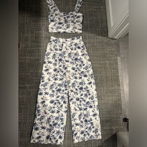 Abercrombie Linen Set